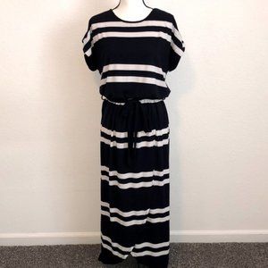 💙 Maurices Navy & White Maxi Dress